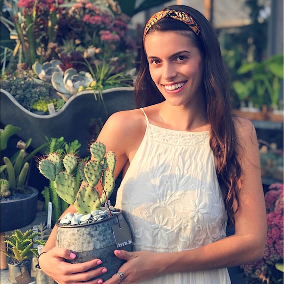 Meet Your Posher, Danielle! - Picture 4 of 8